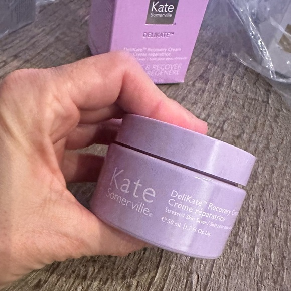 Kate Somerville Delikate Revovery Cream. - Picture 6 of 8